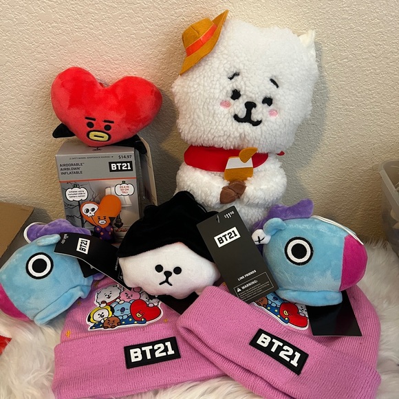 BT21 Bundle, BT21 Halloween Bag Charm, BT21 Tata Inflatable, BT21 Beanies - Picture 2 of 6